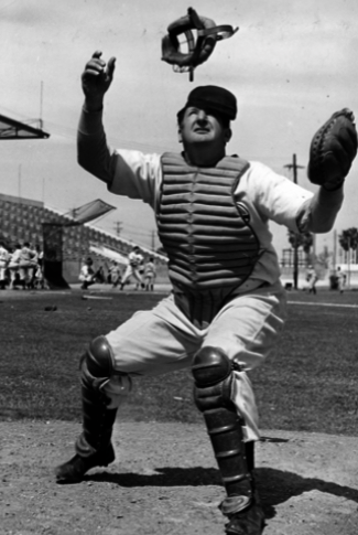 Ernie Lombardi- Cincinnati Red, could hold 7 baseballs in 1 hand. Johnny  Bench could also do this.