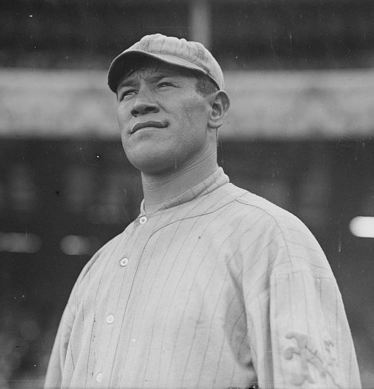 Jim Thorpe signed with New York Giants in 1913