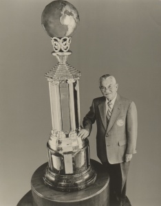 Bill Schroeder: with the Helms Foundation World Trophy.