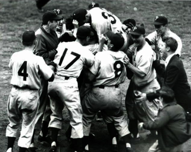 Phillies' Mackanin honors former manager Gene Mauch