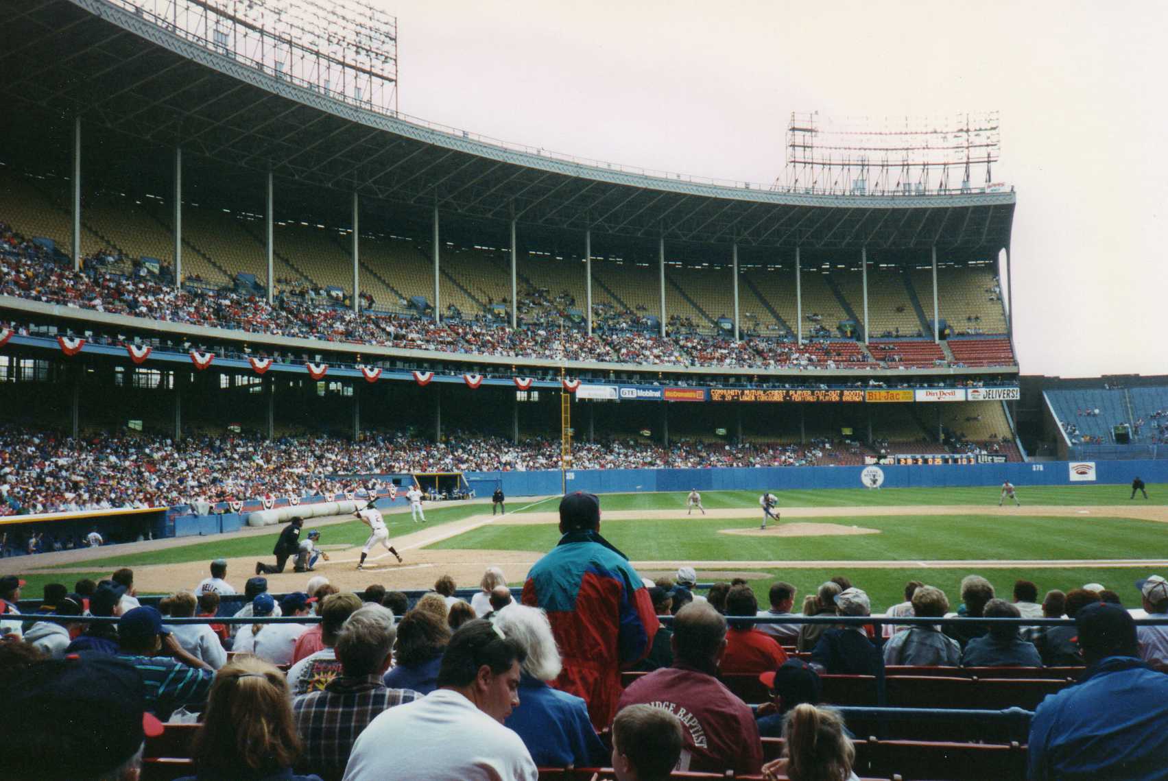 File:Entrance to the new Yankee Stadium.jpg - Wikimedia Commons