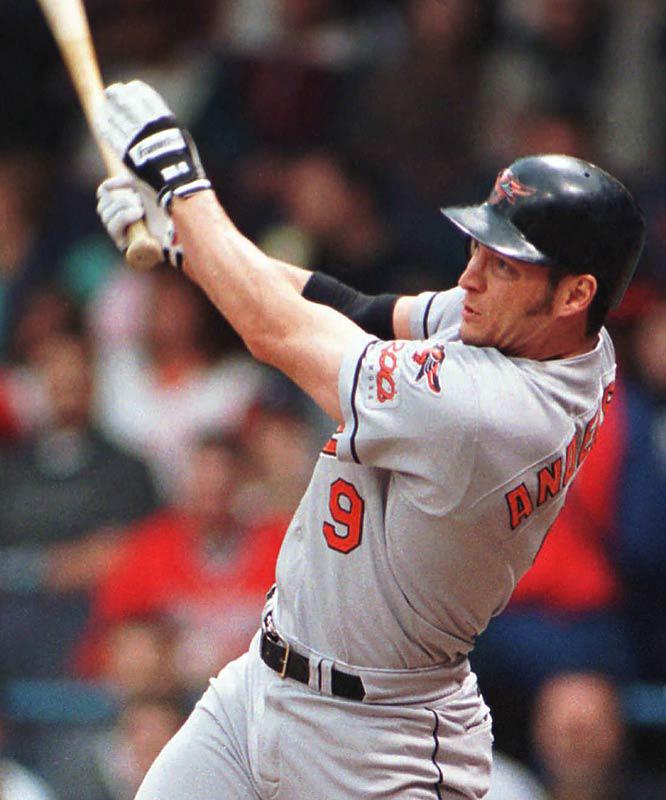 Orioles Brady Anderson works out with fans