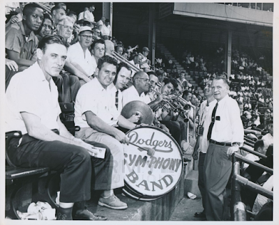 Pls help, who's all in this picture. I know Pee Wee Reese, Jackie Robinson,  and Eddie Stanky but can't tell the rest at the moment : r/Dodgers