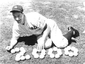 Lou Gehrig - In dugout (color )