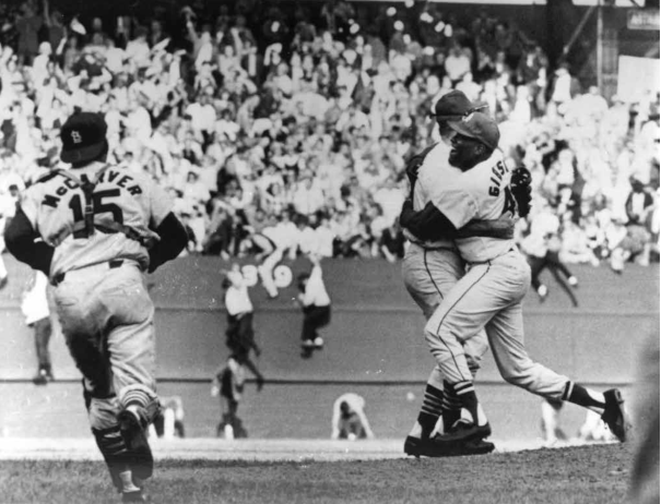 Mickey Mantle hitting his World Series record 18th Home Run off of Bob  Gibson in Game 7 of the 1964 World Series; a three run shot to the opposite  field. : r/baseball