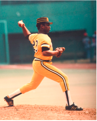 Pirates Kent Tekulve delivers the pitch to Orioles in the final