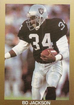 Why did Bo Jackson run up the outfield wall in 1990? 