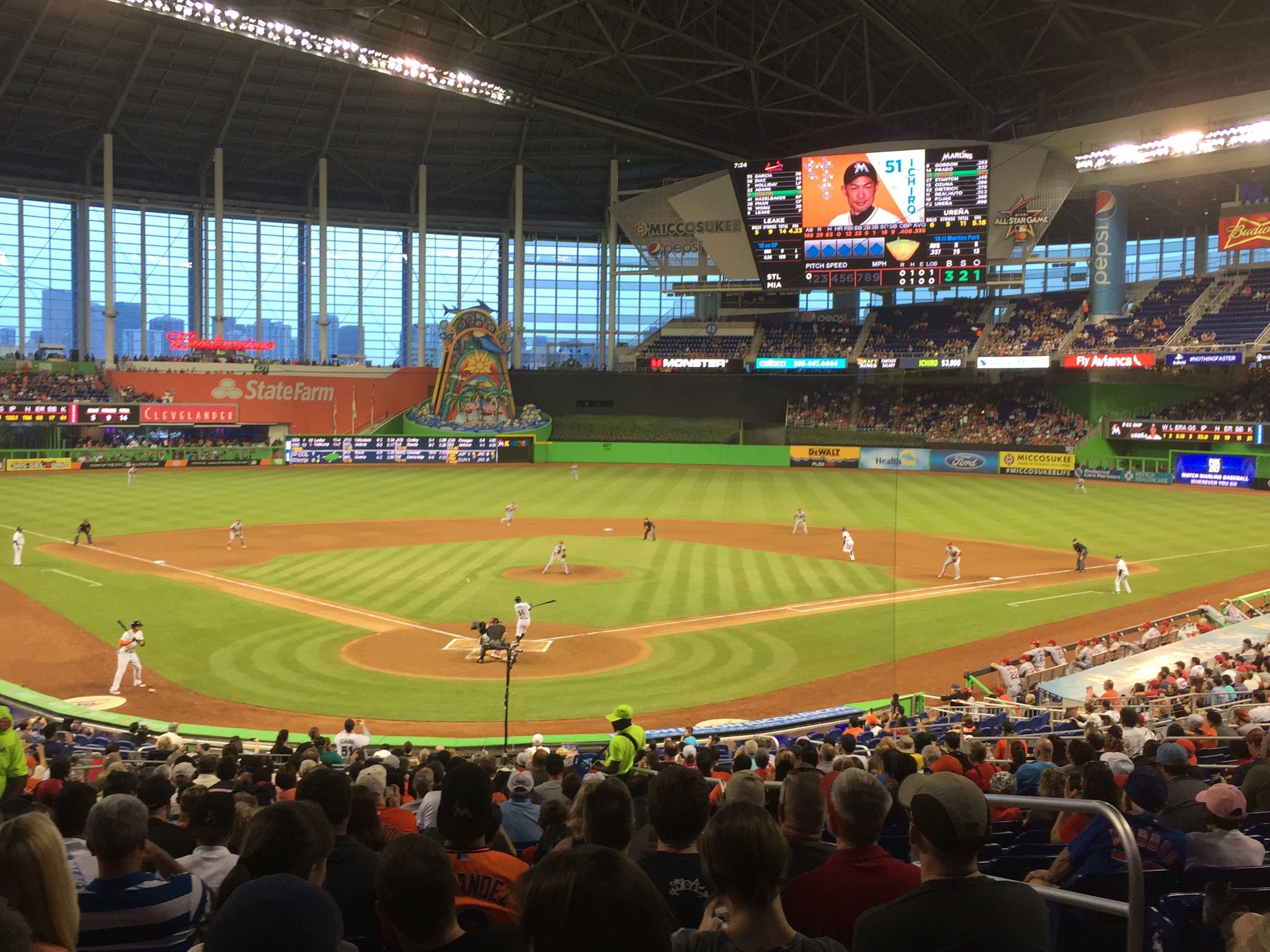 Marlins Park looked great with the roof open last night. : r/Miami