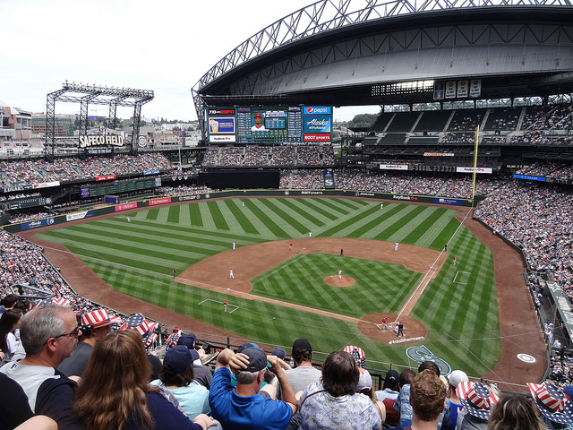 One of the greatest baseball promotions: Watch Jay Buhner shave heads for  'Buzz Cut Night