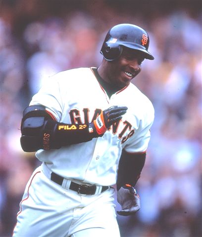 San Francisco Giants' Barry Bonds (25) holds back teammate Jeff