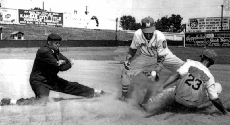 The ballroom dancer, the MLB umpire and the look that made the Blackhawks  famous